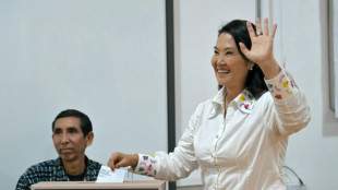 Cerrada elecci&oacute;n presidencial en Per&uacute; a&uacute;n con resultado incierto