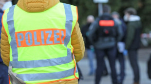 Betonmischer verliert während Fahrt in Berlin Trommel