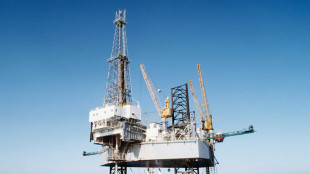 Prezzo del petrolio in calo, Wti a 61,87 dollari