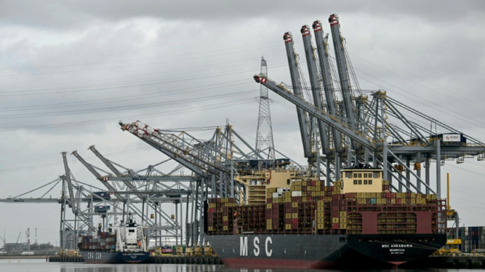 Vazamento de petr&oacute;leo paralisa grande parte do Porto de Antu&eacute;rpia