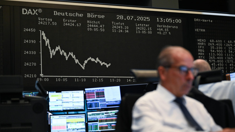 Borsa: l'Europa conferma il rosso, lo spread si allarga a 81 punti