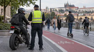 Pražsk&aacute; policejn&iacute; kontrola odhalila motork&aacute;ře v cyklopruz&iacute;ch
