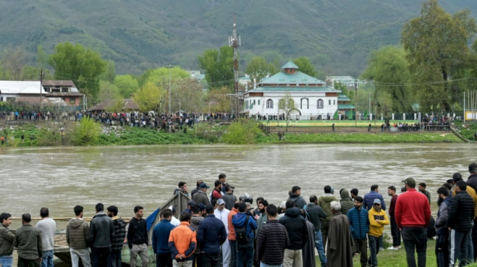 Naufr&aacute;gio no norte da &Iacute;ndia deixa quatro mortos e 19 desaparecidos