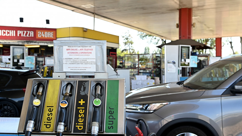Prezzo petrolio in aumento, Wti scambiato a 93,95 dollari