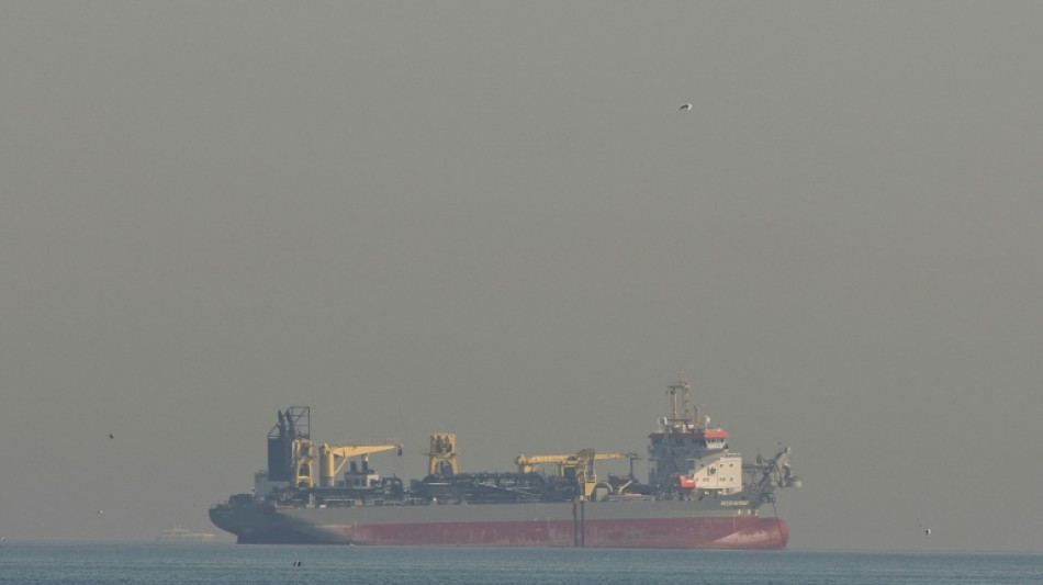 El petr&oacute;leo y el gas se disparan y las bolsas caen tras los ataques a Ir&aacute;n