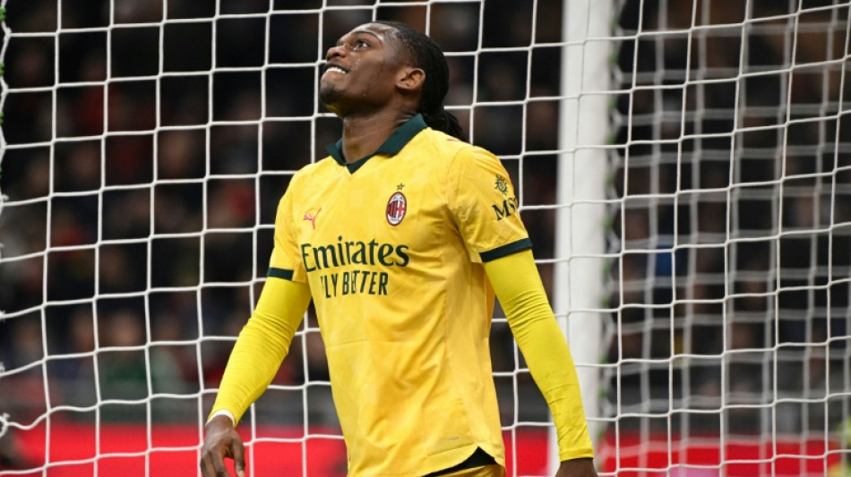 Milan empata com Como em casa e se distancia da l&iacute;der Inter