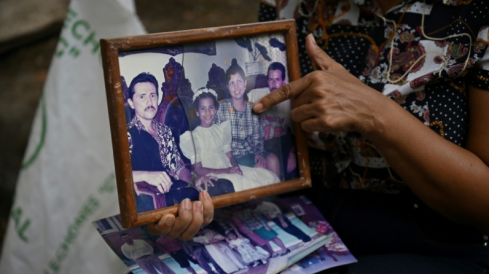 Apr&egrave;s le s&eacute;isme en Colombie, la recherche des effets personnels pour se souvenir des morts