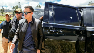 El presidente de Ecuador sale ileso de un ataque a balazos a su vehículo