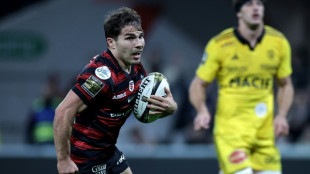 Dazzling Dupont brings France cheer heading into new year