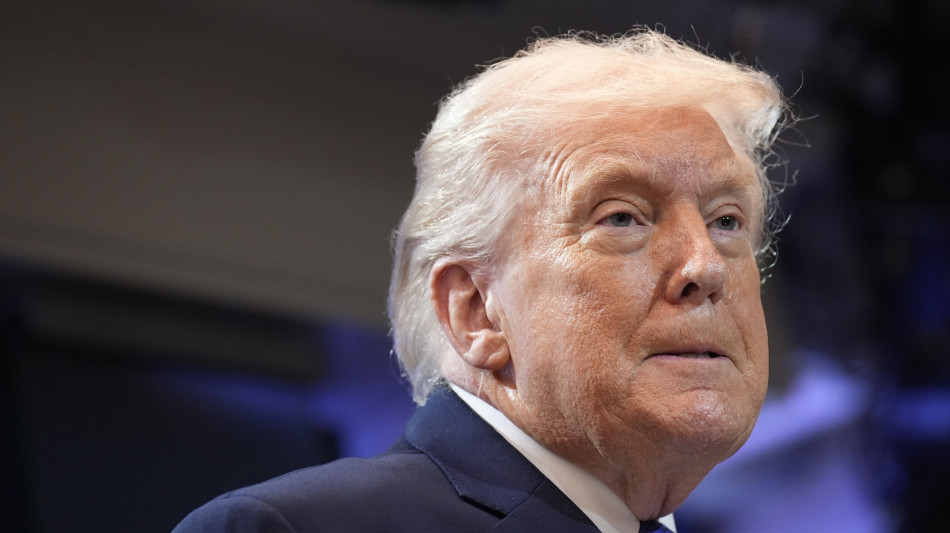 Trump alza i dazi globali dal 10% al 15% 'con effetto immediato'