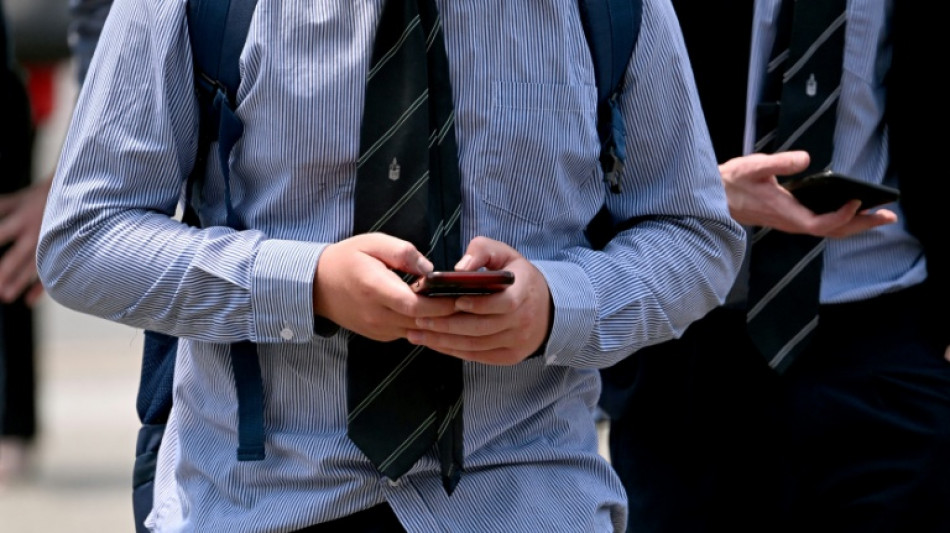 Australie: Reddit et Kick ajoutés à la liste des réseaux sociaux interdits aux moins de 16 ans