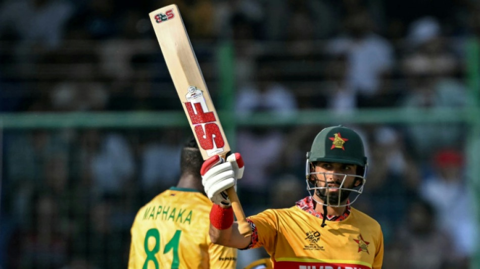 South Africa beat plucky Zimbabwe ahead of New Zealand semi-final