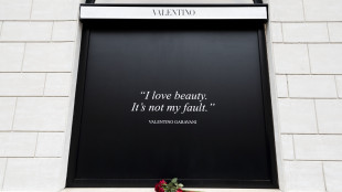 La camera ardente di Valentino, bianca e silenziosa