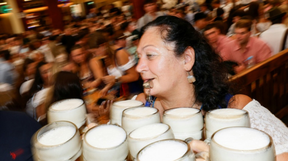 "O'zapft is": Münchner Oktoberfest bei Sommerwetter gestartet