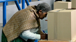 Bolívia definirá presidente em 2º turno entre dois candidatos de direita