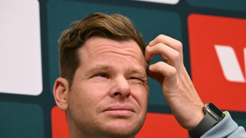 Smith bats away retirement talk as he keeps England guessing