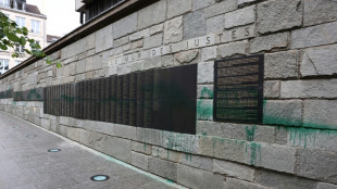 Jets de peinture verte sur deux synagogues et le Mémorial de la Shoah à Paris (police)