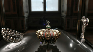 Grupo de encapuzados rouba joias valiosas do Museu do Louvre em plena luz do dia