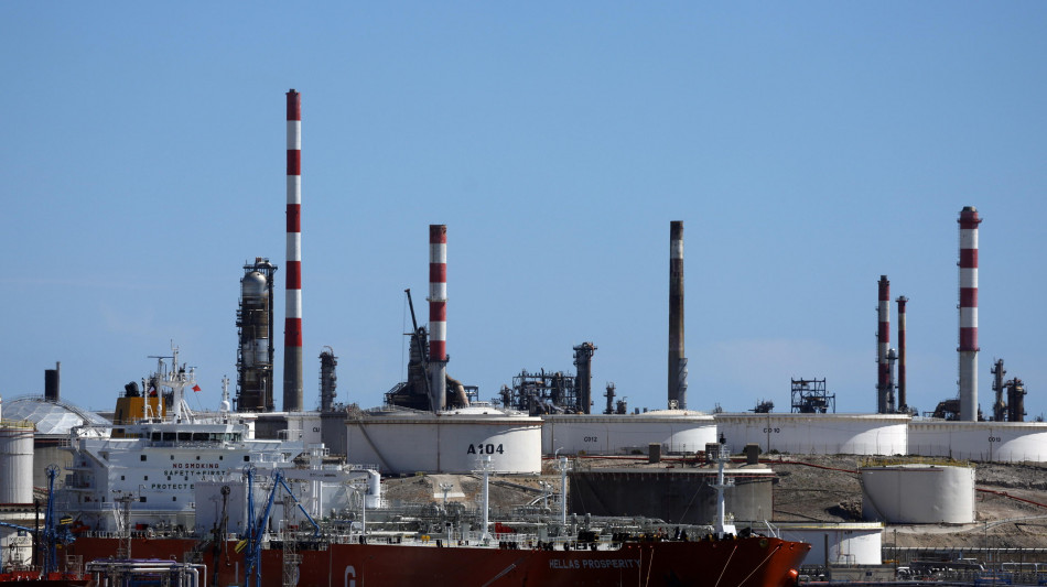 In calo il prezzo del petrolio, Brent scende a 107,8 dollari