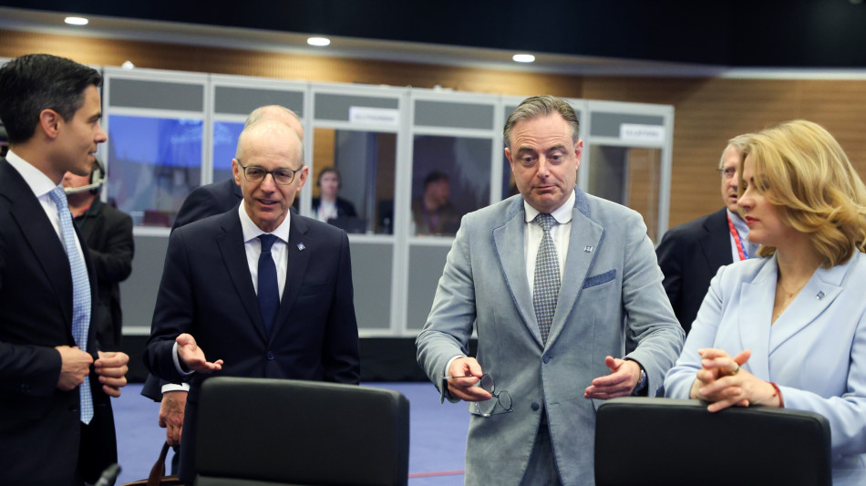 Olanda contro il nuovo bilancio Ue, 'sia pi&ugrave; snello, il negoziato sar&agrave; lungo'