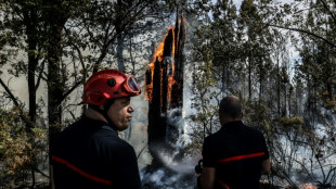 Incendie en Gironde: feu "contenu mais pas fix&eacute;", 1.000 personnes &eacute;vacu&eacute;es