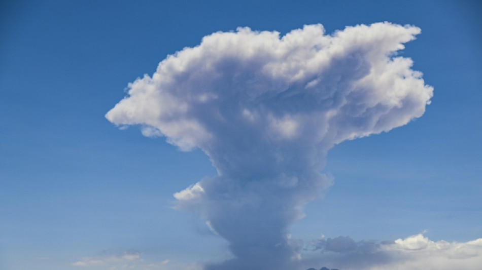 Le volcan chilien Lascar envoie un signal sismique et augmente son activit&eacute;
